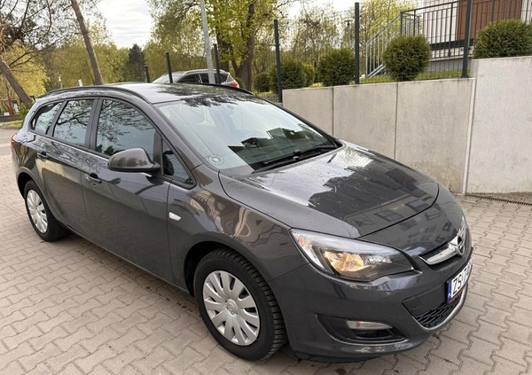 Opel Astra cena 25900 przebieg: 177500, rok produkcji 2015 z Szczecin małe 79